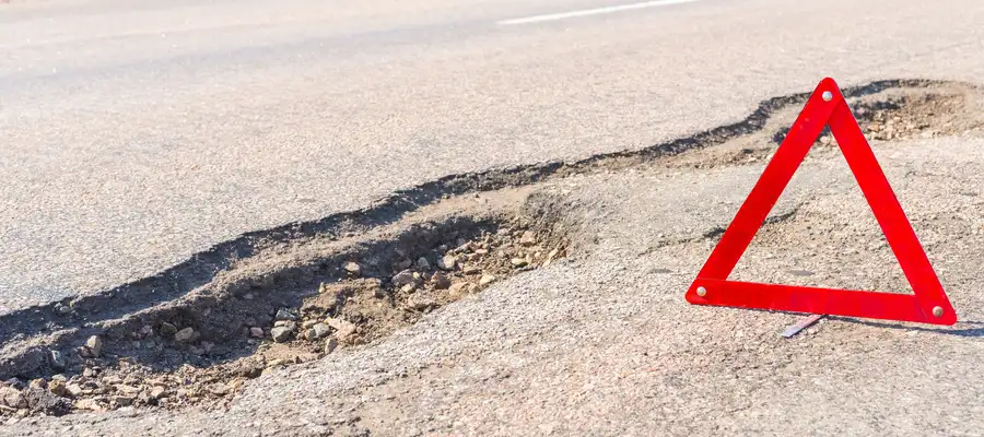 Έπεσα σε λακκούβα