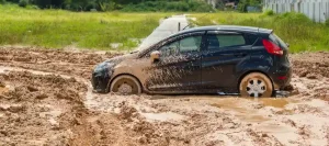 Κόλλησε το αυτοκίνητο μου στη λάσπη