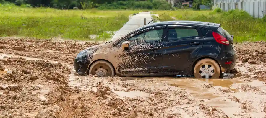 Κόλλησε το αυτοκίνητο μου στη λάσπη